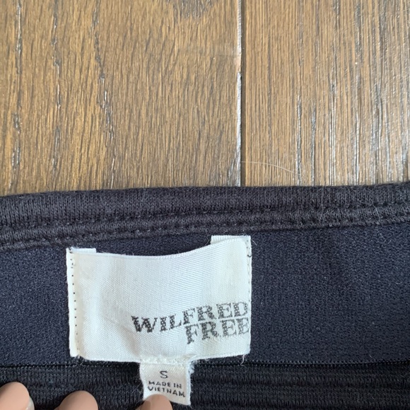 Aritzia Wilfred free black mini stretchy pencil skirt with side zipper - Picture 2 of 5